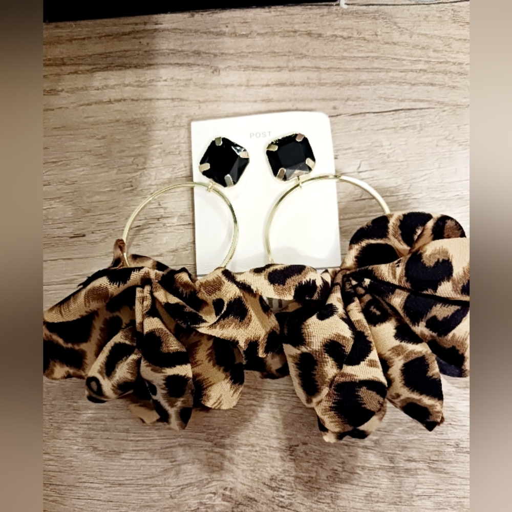 3 for $10 Fashion earrings - Picture 4 of 6